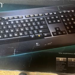 Logitech 800k Illuminated Wireless Keyboard 
