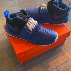 Nike Team Hustle D Size 5.5