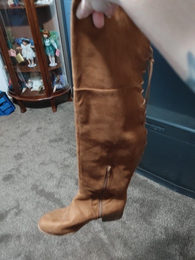 Brown Knee High Suede Boots for Sale in Rancho Suey, CA - OfferUp