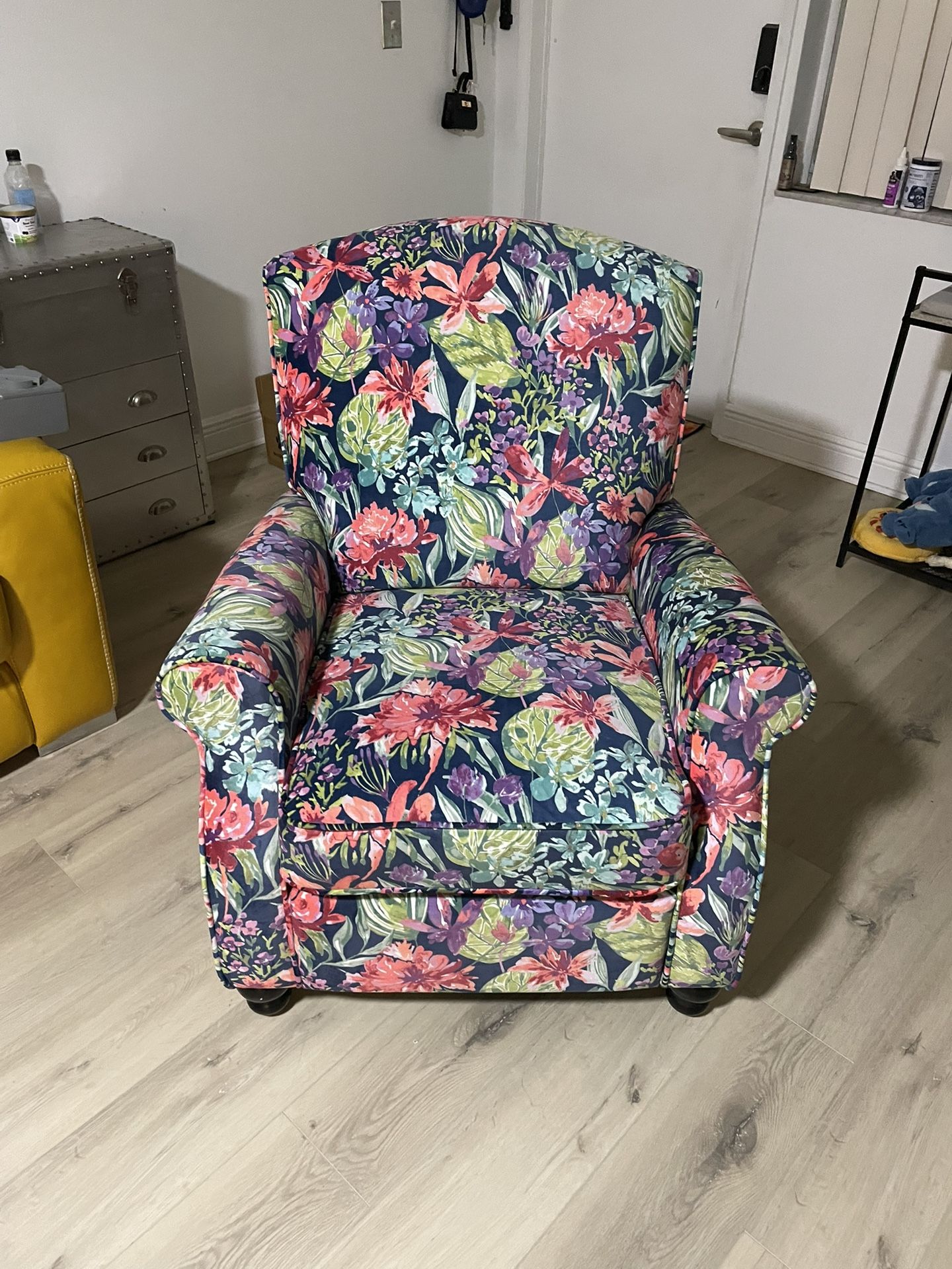 Beautiful vivid floral Recliner