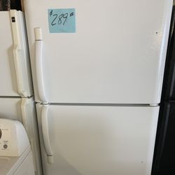Frigidaire Refrigerator  White Ex Large Clean . Lots Of Refrigerators  .  Warehouse pricing. Warranty  . Delivery Available . 2522 Market st. 33901