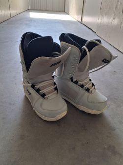 Size 6 evol snowboard boots
