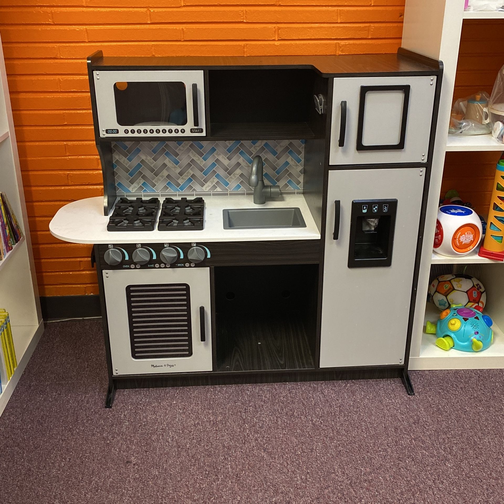 Melissa & Doug Chefs Play Kitchen