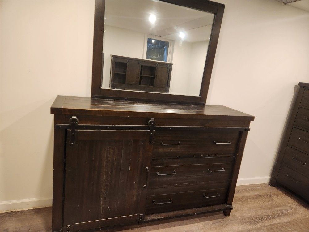 Bob's Montana Brown Bedroom Set And Entertainment Center