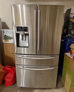 Samsung Stainless Steel French Door Refrigerator with Ice Water Dispenser