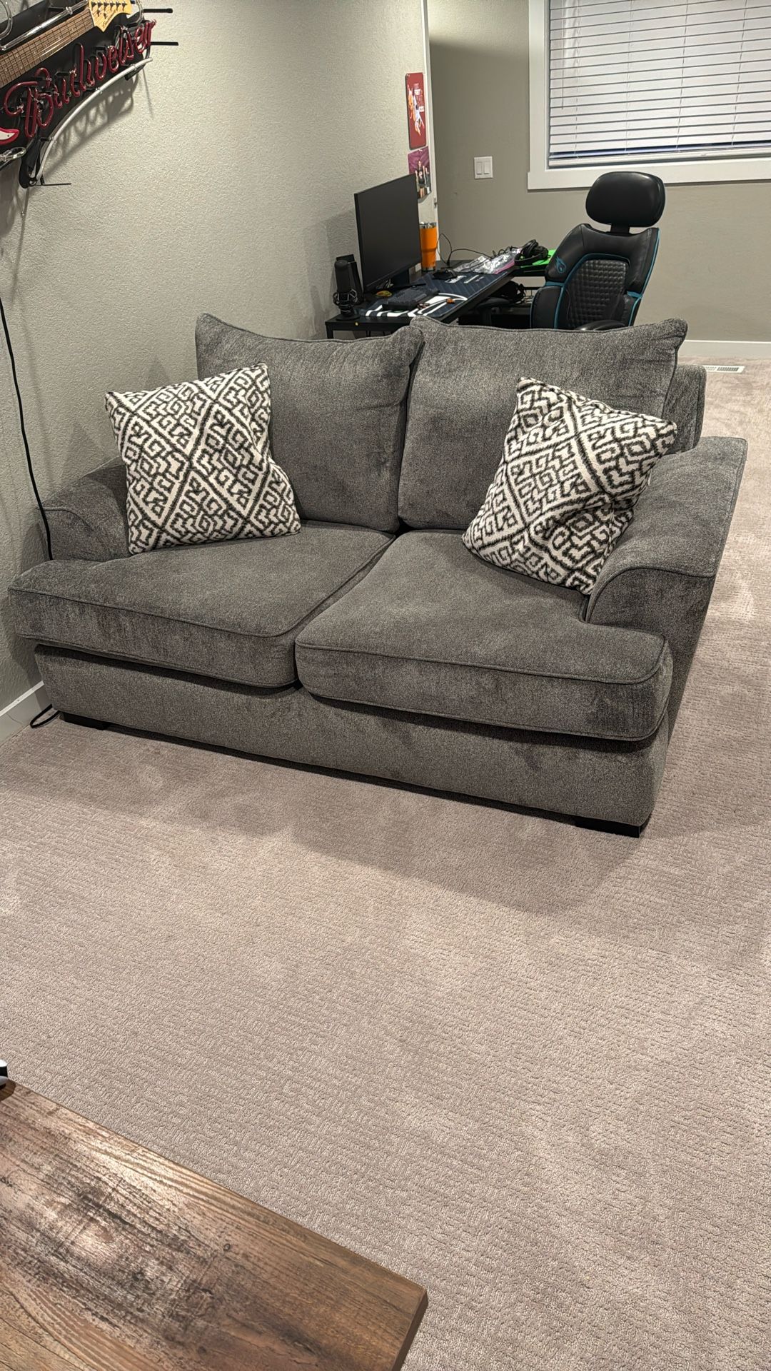 Loveseat 