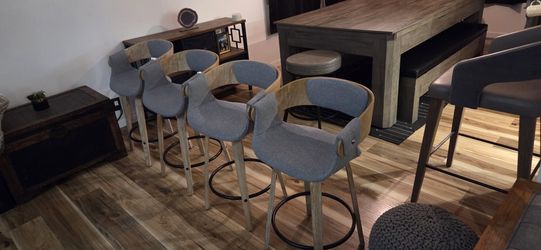 4 Like NEW Barstools