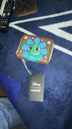 Tangled Pascal zip up Wallet Rapunzel Chameleon Floral Design Disney loungefly brand NEW with tags