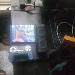 PS4 Slim + Accessories 