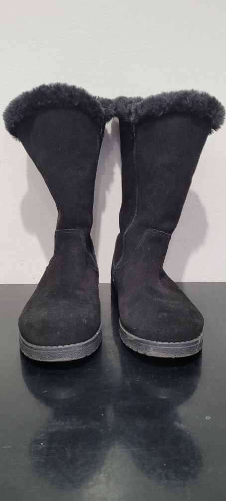 Black suede fluffy boots woman size 6W
