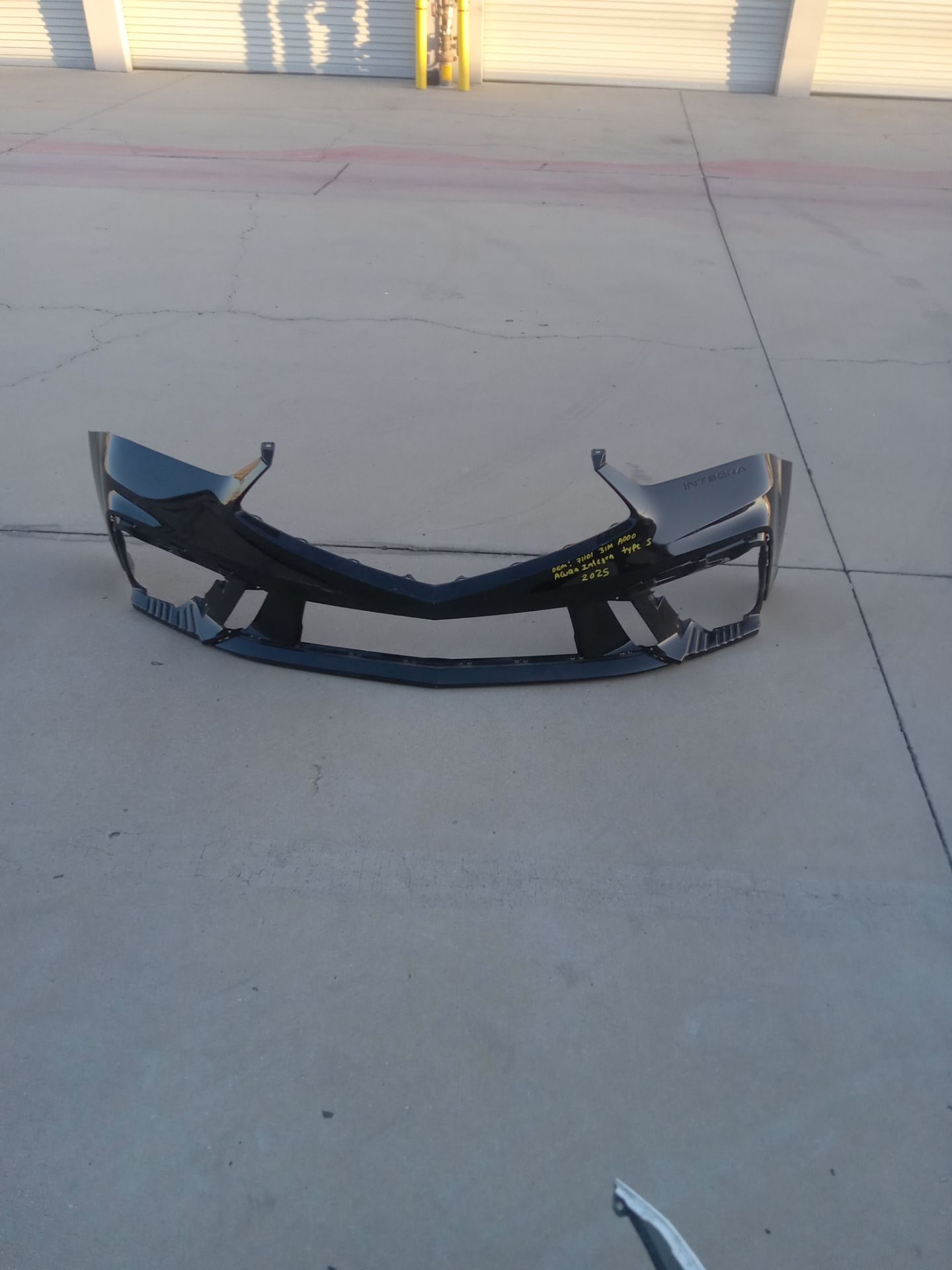 25 front bumper acura Integra type s ( oem)