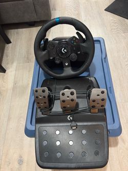 Logitech G923 Racing Wheel and Pedals for Xbox / PC