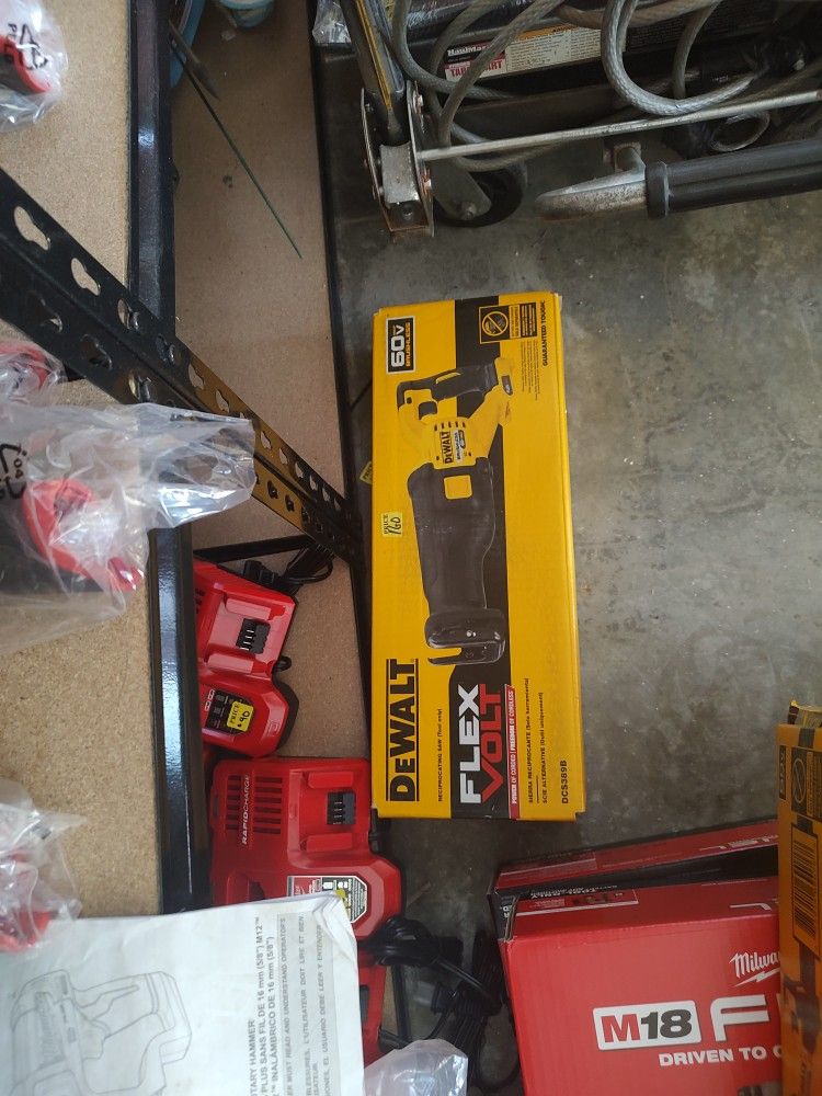 DeWalt 60v Max Brushless Flexvolt Reciprocating Saw+Dcs388b)