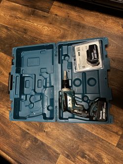 Makita Screwgun 18v With Batteries 5.0