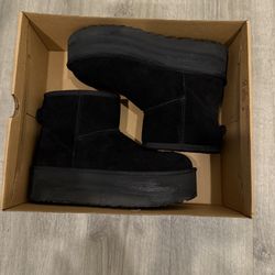 Platform black Uggs Size 8 