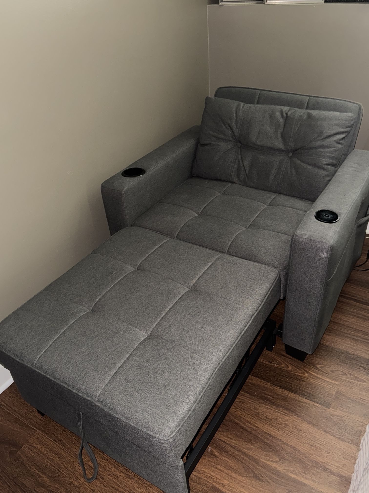 Hybrid Couch, Phone Charging, Pull Out Recliner, comfortable cotton cushioning.