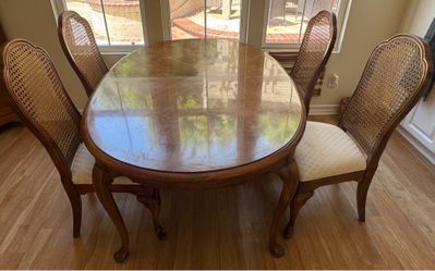 Thomasville dinning table and chairs set