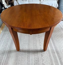 Solid Wood Expandable Dining Table with Leaves