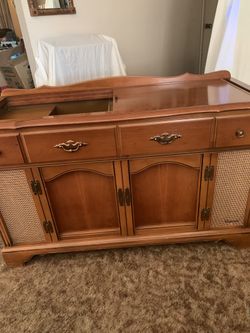 Magnavox Mable Stereo AM-FM Radio
