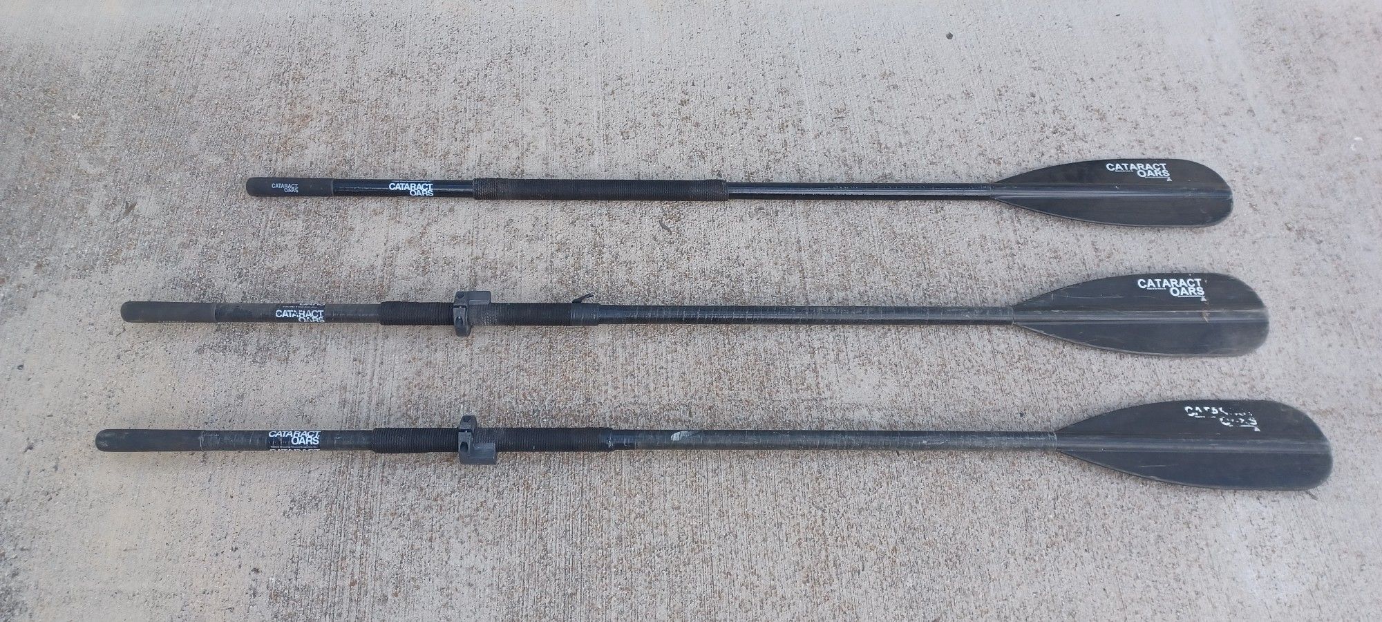 Cataract pontoon boat/ boat oars.