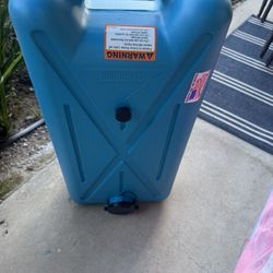 10 Gallon water tank (brand new)