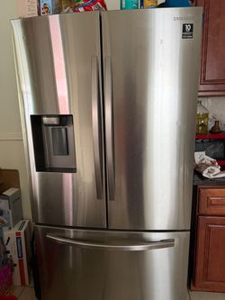 Samsung Refrigerator RF27T5201SR/AA – Like New, Bottom Freezer, Ice Maker - Bethlehem, PA