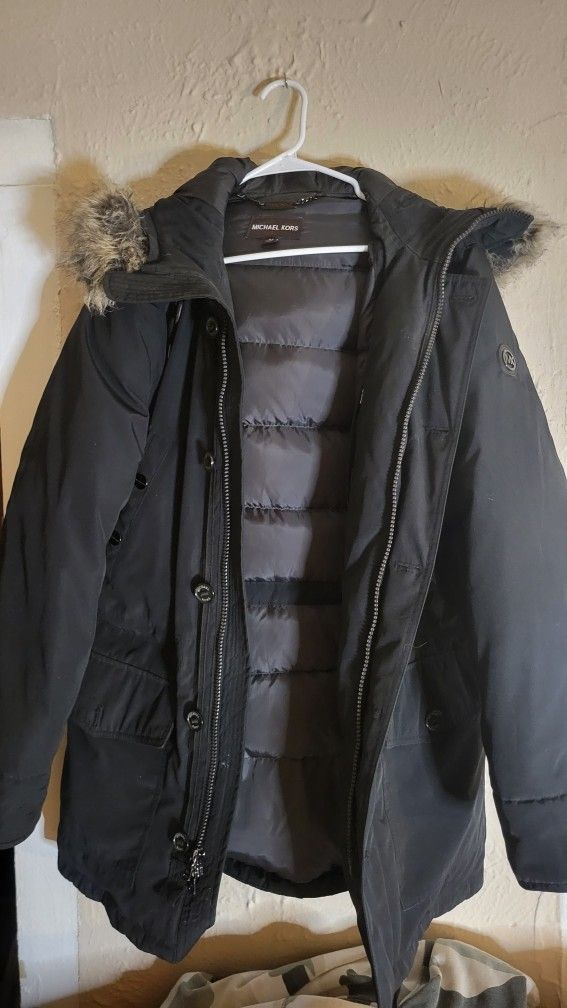 Michael Kors Women's Coat Black With Faux Fur Heavy Duty Coat Size Medium