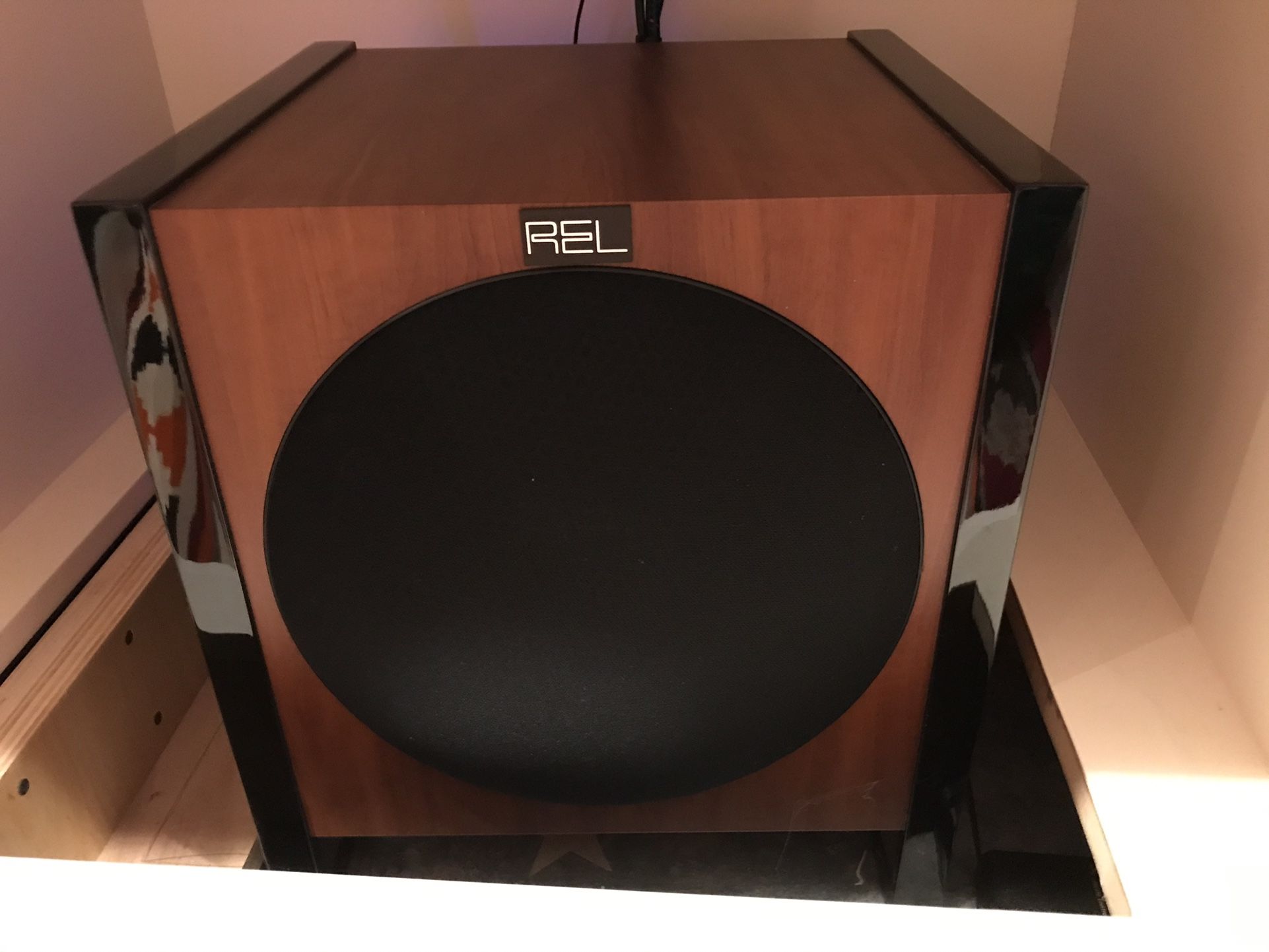 REL T2 subwoofer