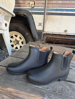 Black Rubber Chelsea Rain Boots Faux Fur Lined