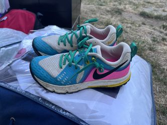 Women’s Nikes Wildhorse5 Size 6