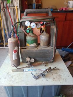 Portable oxygen and acetylene cutting torch