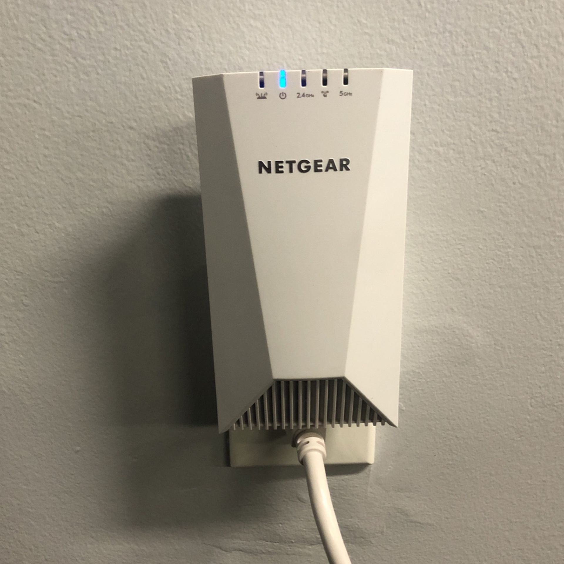 Netgear Nighthawk Tri-band Wi-Fi Mesh Range Extender