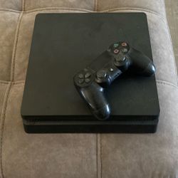 PS4 Slim 