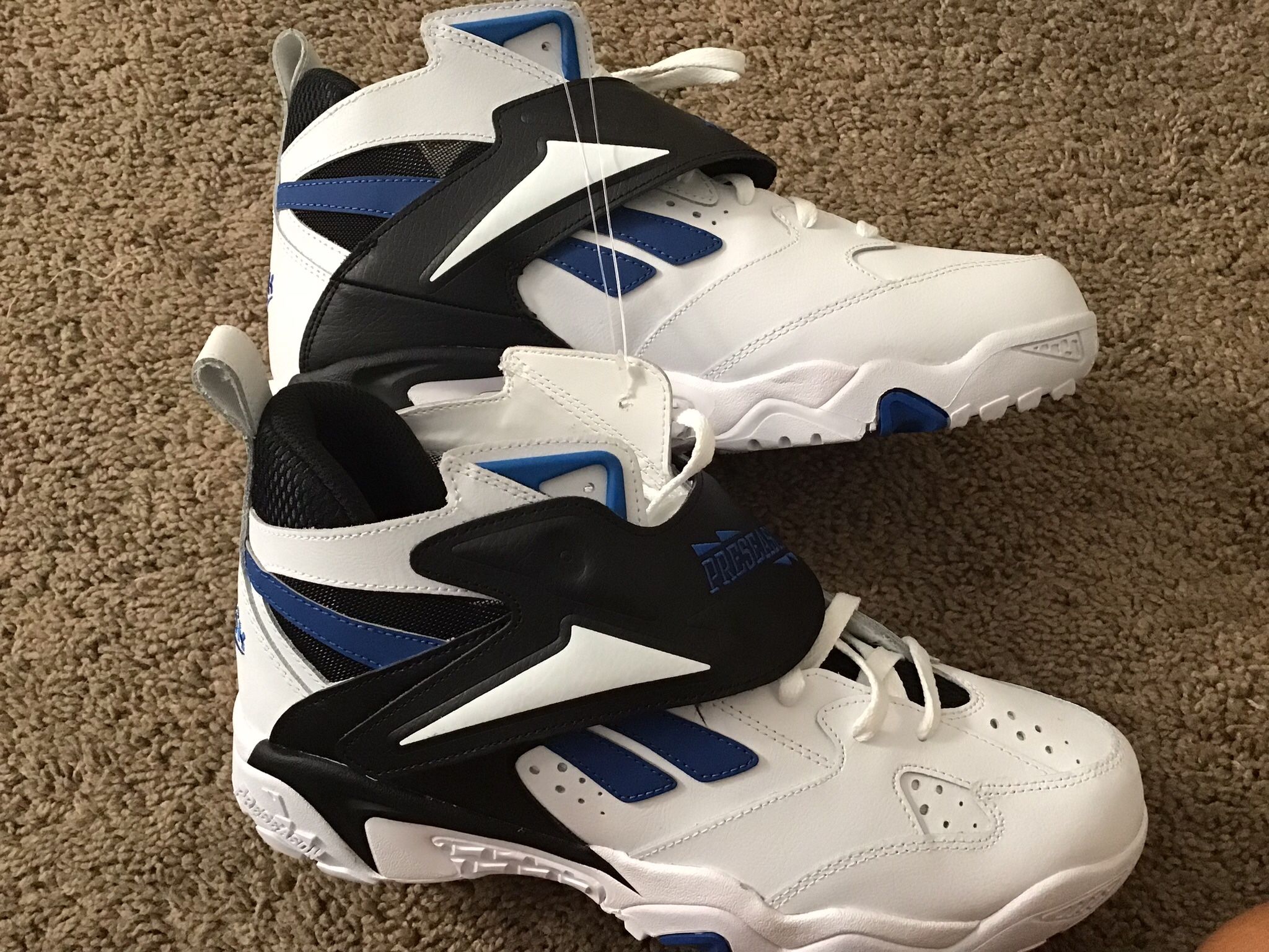 NWT~~Size 11~Mens REEBOK Preseason 94 Dallas Cowboys~US 11 Emmitt Smith Sneakers Mid~BLUE