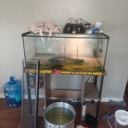 $75 turtle Tank 40 Gallon Lamp Included