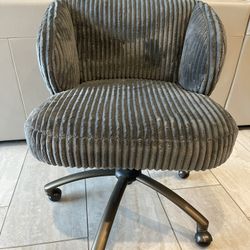 Set Of 4 - Gorgeous Chairs - Used To Stage Model Home