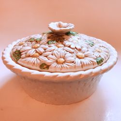 Metlox Poppytrail Sculptured Daisy Covered Casserole ~ Vintage Ceramic ~ Midcentury Pattern ~ Covered Serving Bowl