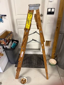 5 ft wood ladder