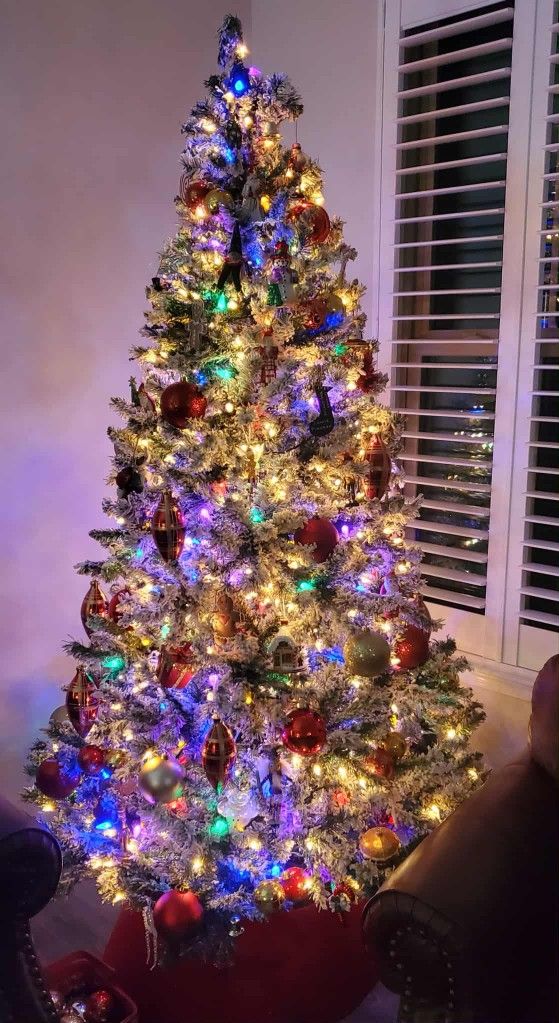 Pre-lite White Flocked Christmas Tree