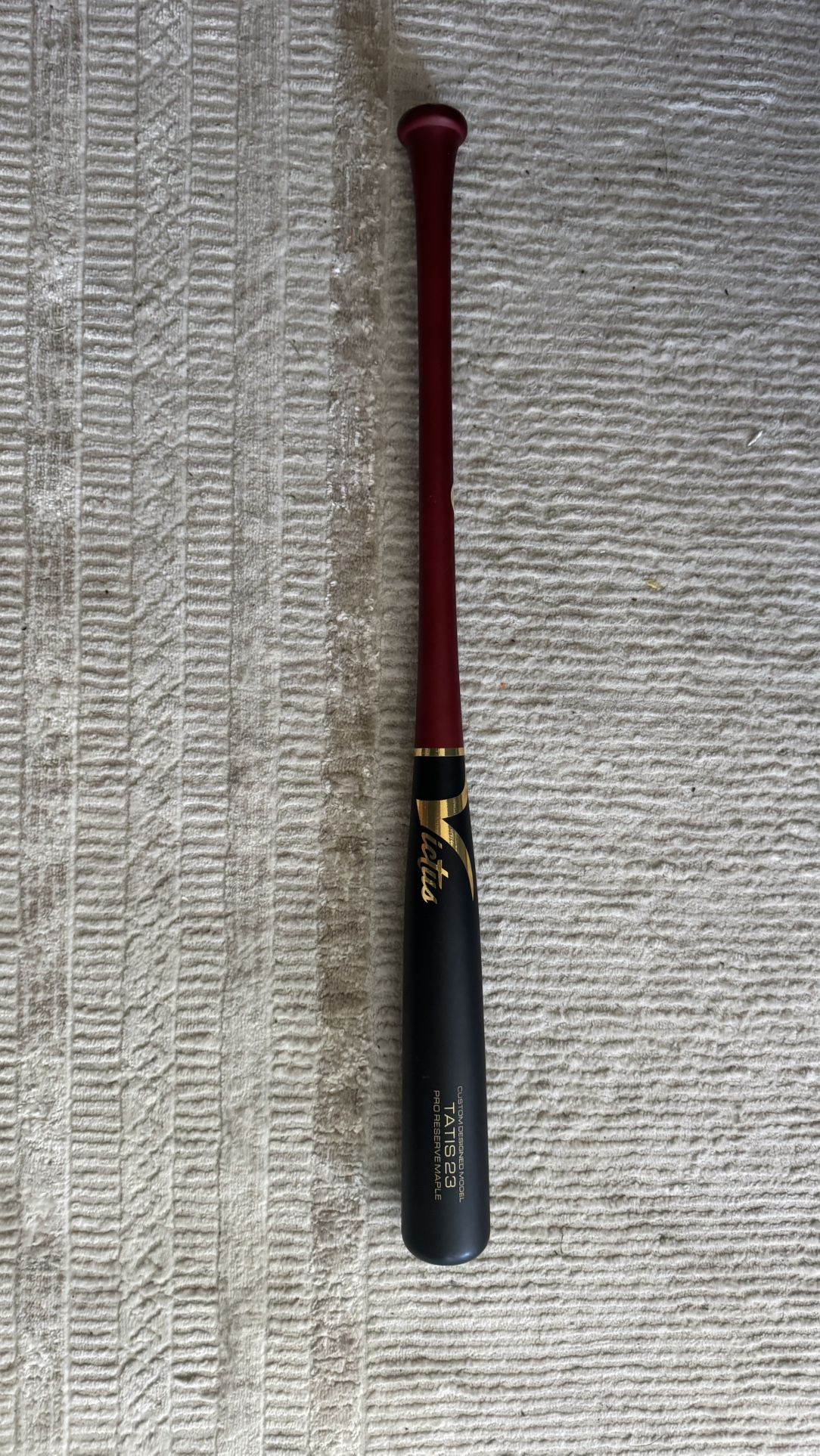 Victus Tatis 23 Maple Wood Bat 32”