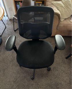 Black Mesh Office Chair with Armrests