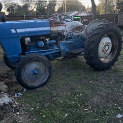 Ford 2000 Tractor 