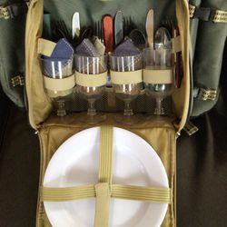 Insulated Wine Picnic Backpack With 4 Place Settings