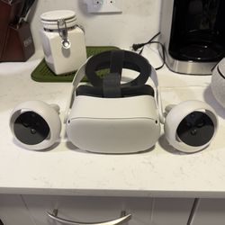 Meta Quest 2 128gb w/ Upgraded Strap and Carrying Case