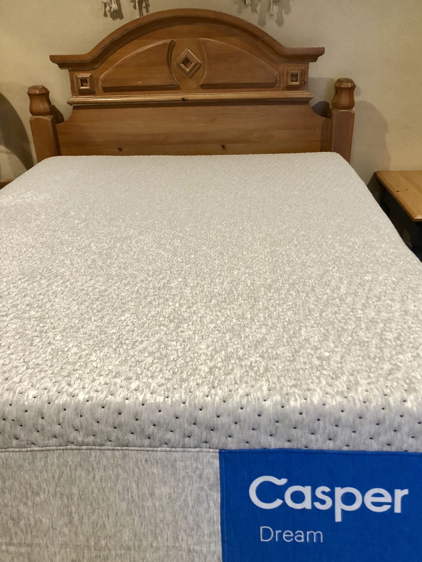 $1,895 Casper Dream Queen Mattress! Like New!