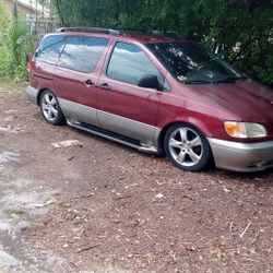 1998 Toyota Sienna 