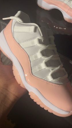Wmmns Jordan’s low top, size 9