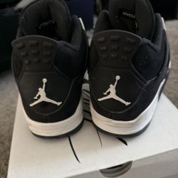 Air Jordan 4 White Thunders