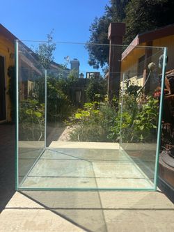 Fish Tank 35gal Cube, L20”H20”W20”