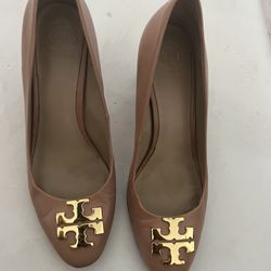 Tory Burch Blush Oak Raleigh Pump runway gold logo dress shoes rare heels 